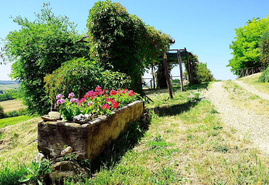 La Rocca Della Magione Villa มอนเตริจโจนี ภายนอก รูปภาพ
